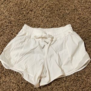 Lululemon hotty hot 4inch shorts